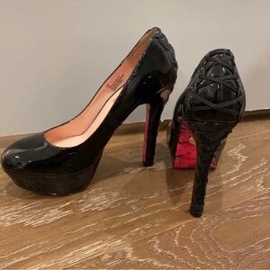 Betsey Johnson 9 Black Patent Leather Lace Up Back Platform Heels